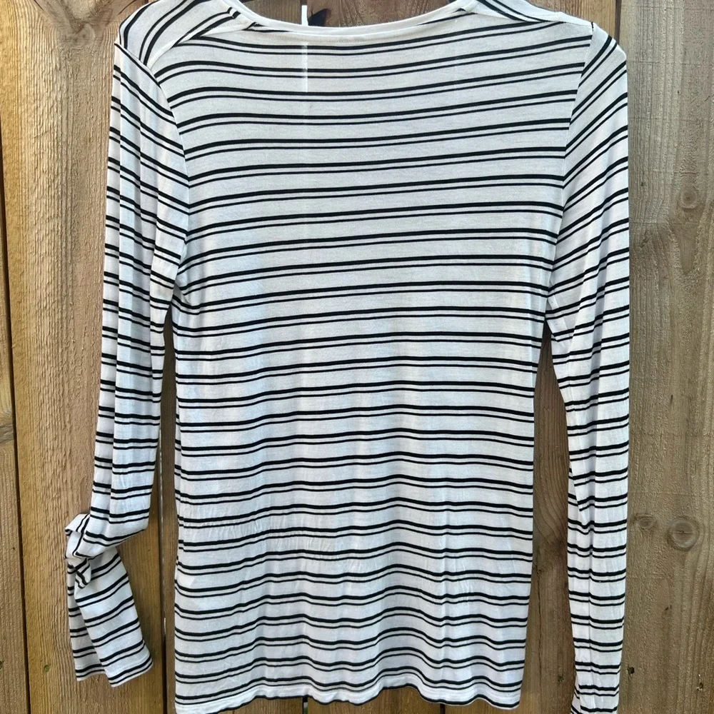 Banana Republic striped black and white long sleeve tee tshirt - Picture 6 of 6